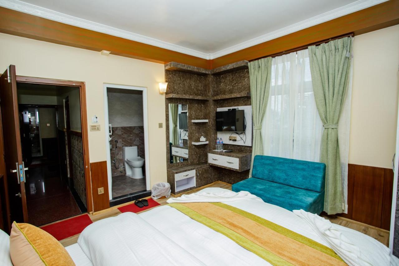 Gauri Shankar Hotel นาการ์ก็อต ภายนอก รูปภาพ